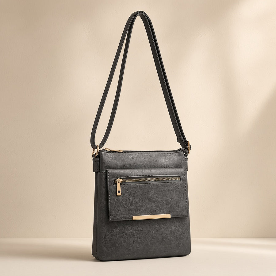 Piatto Crossbody — Cuovelle studio shot