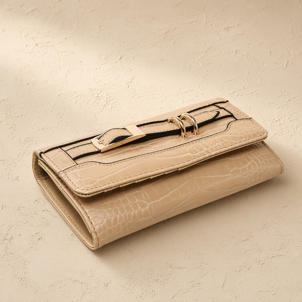 Fibbia Trifold Purse — Cuovelle studio shot