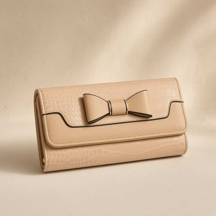 Fiocco Trifold Purse — Cuovelle studio shot
