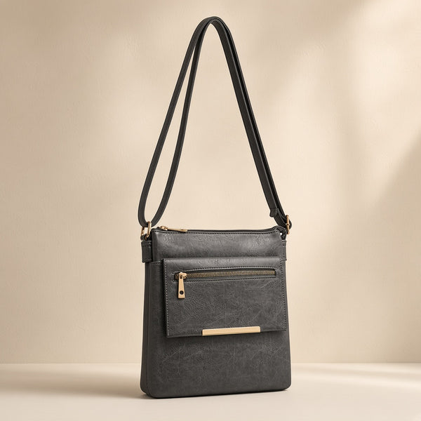Piatto Crossbody — Cuovelle studio shot