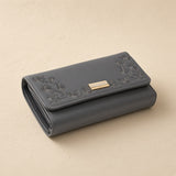 Ricamo Trifold Purse — Cuovelle studio shot